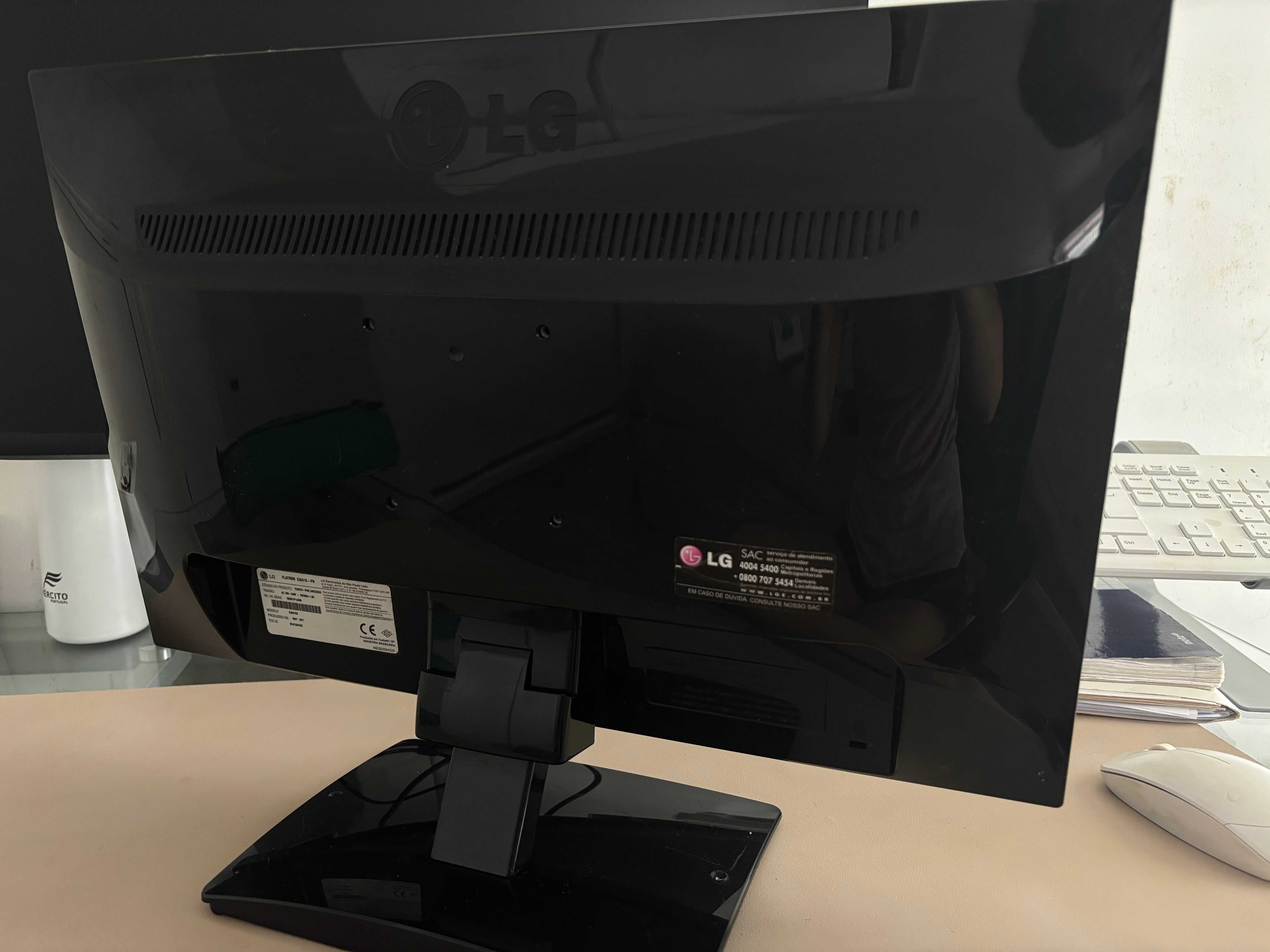 Monitor LG Flatron E2041S 20'' Wide Base Fixa VGA