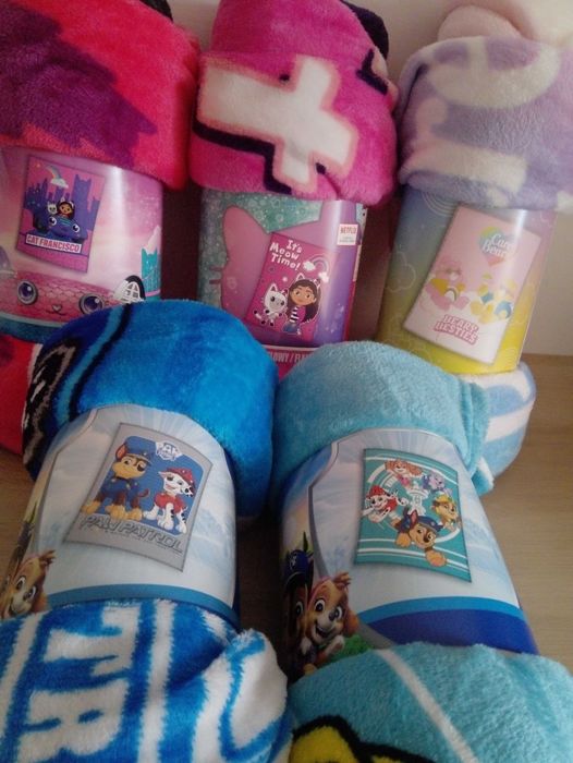 Koc flanelowy130x160cm PsiPatrol Gabby'sDollhouse HelloKitty CareBears