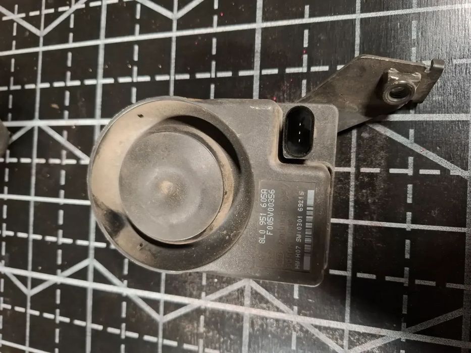 Syrena Alarmowa Alarm 8L0951605A Audi VW Seat Skoda