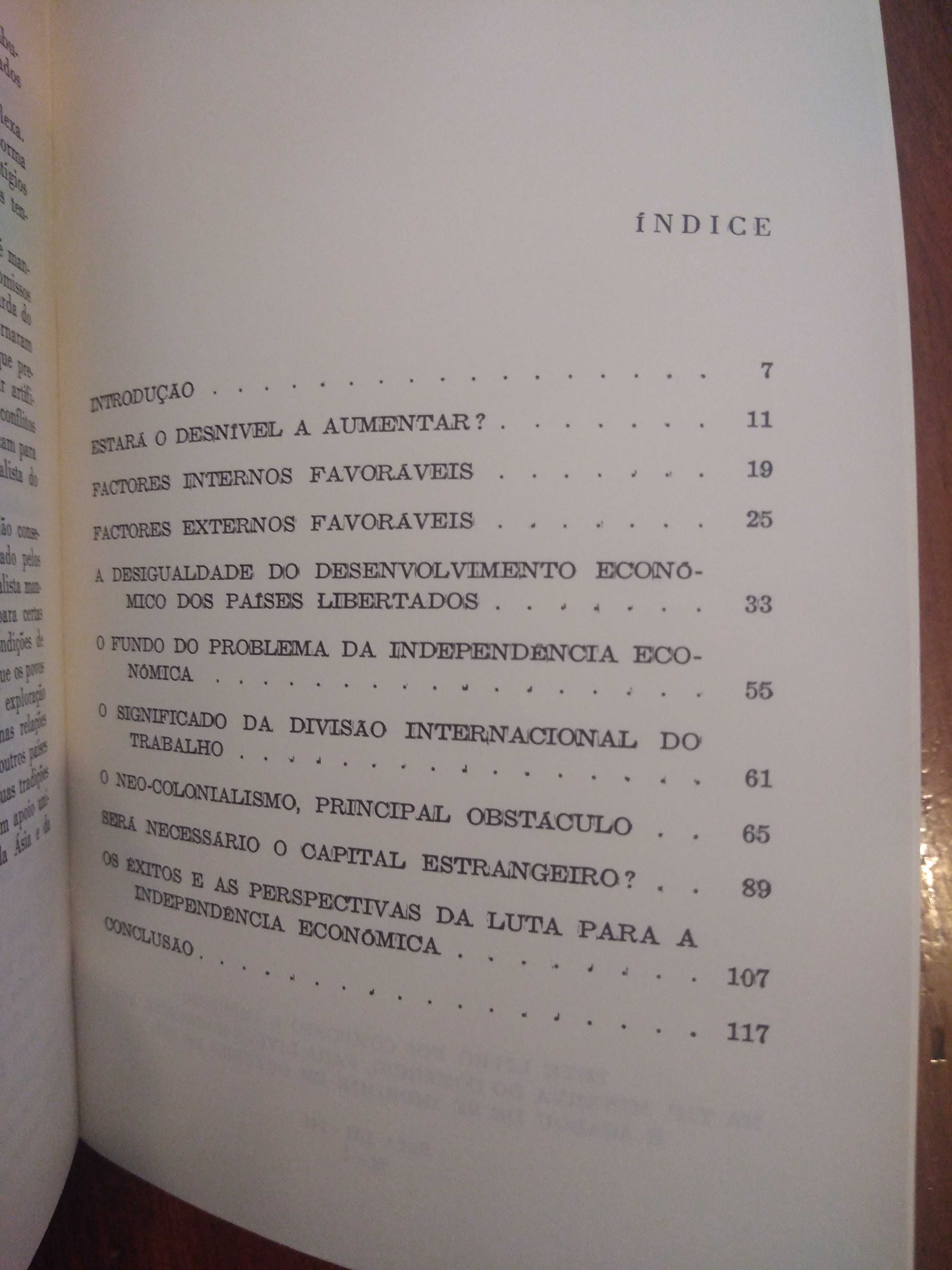 N. Simonia - O terceiro mundo e a luta pela independência económica