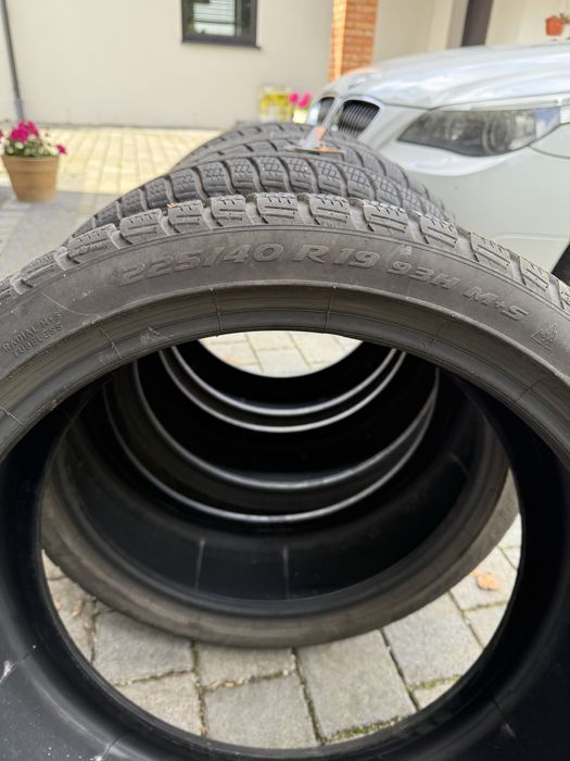 Opony zimowe Pirelli Sottozero 3 255/35/19   225/40/19