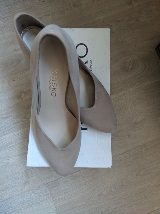 Buty na obcasie r.40