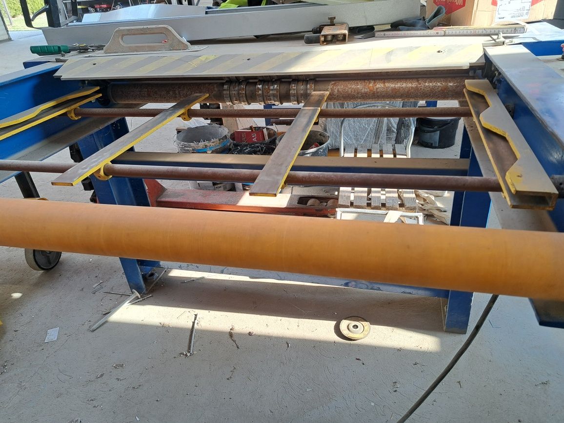 Dwie Linnie produkcyjne blachy trapezowej T 18 i T7