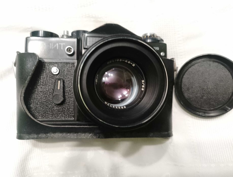 Советский объектив Гелиос 44-2 с фотоаппаратом Зенит ЕТ