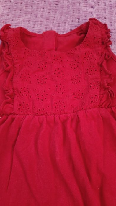 Sprzedam sukienkę w rozmiarze 68