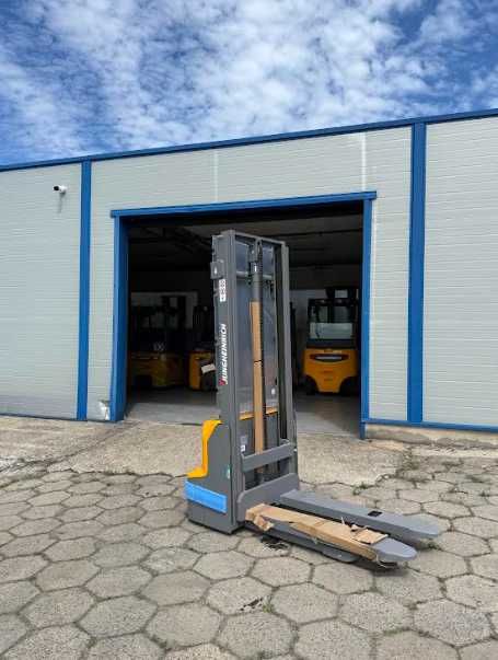 Nowy akumulatorowy podnośnikowy wózek widłowy Jungheinrich AMC12z