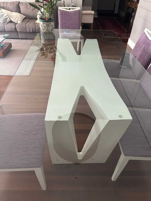 Vendo conjunto de jantar composto por 8 x cadeiras e uma base central.