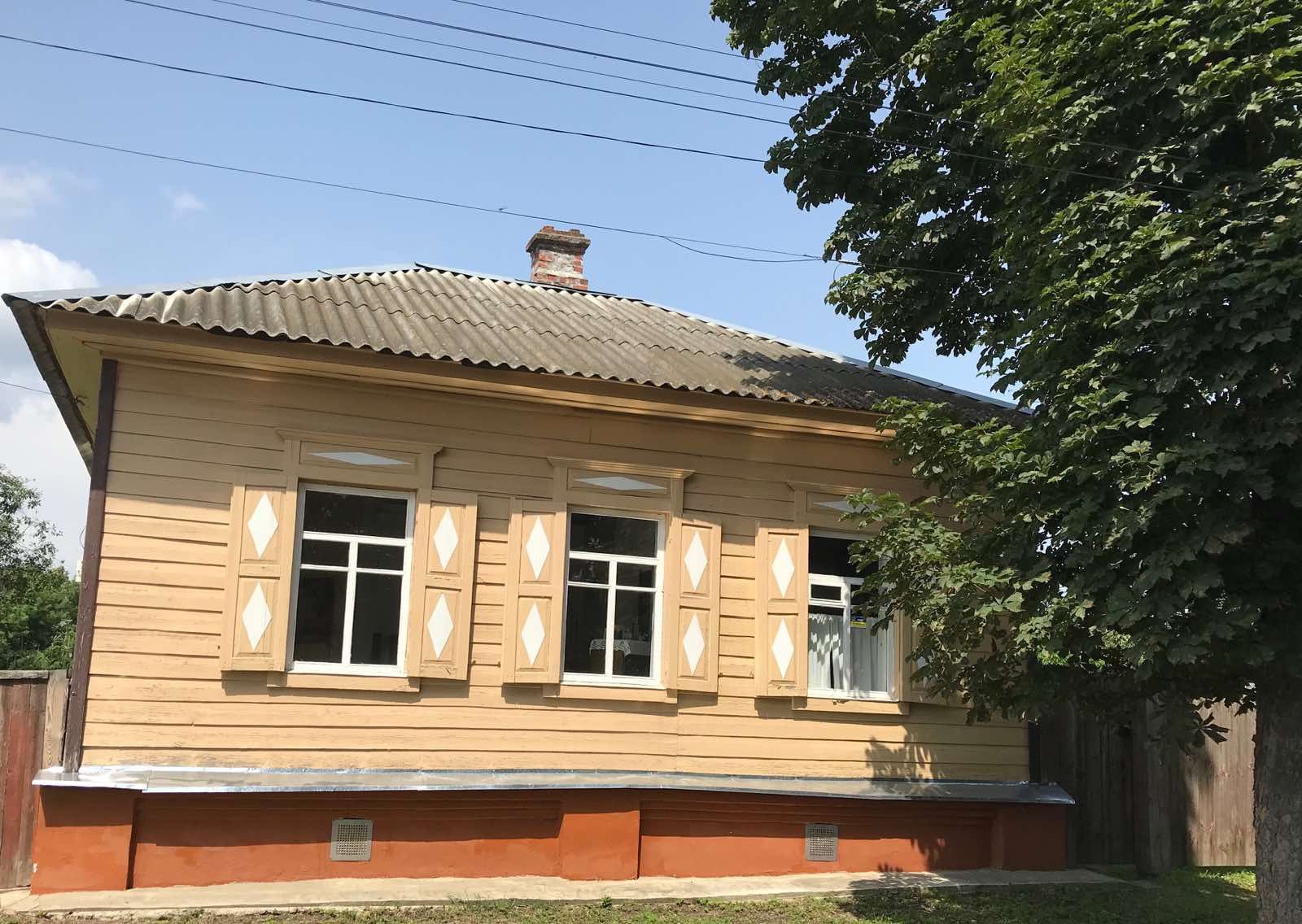 Продам в ЦЕНТРЕ города тёплый и крепкий дом в Новгород - Северском.