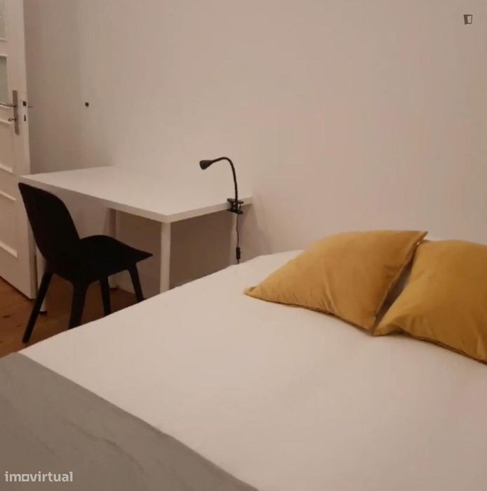 Quarto - localizado em Restelo Lisbon