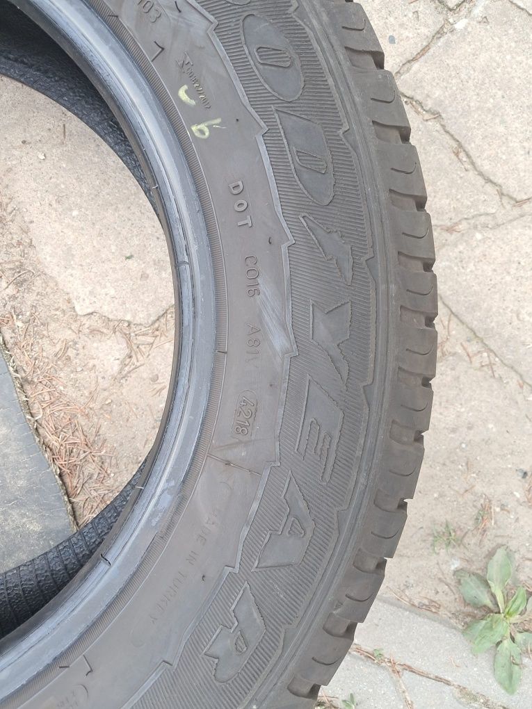 Oponyciężarowe dostawcze bus 215 65.15C. Goodyear Continental .