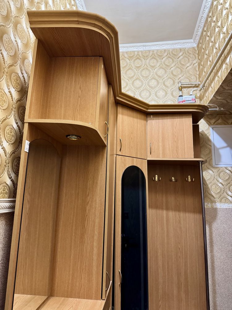 Продається шафа в прихожу