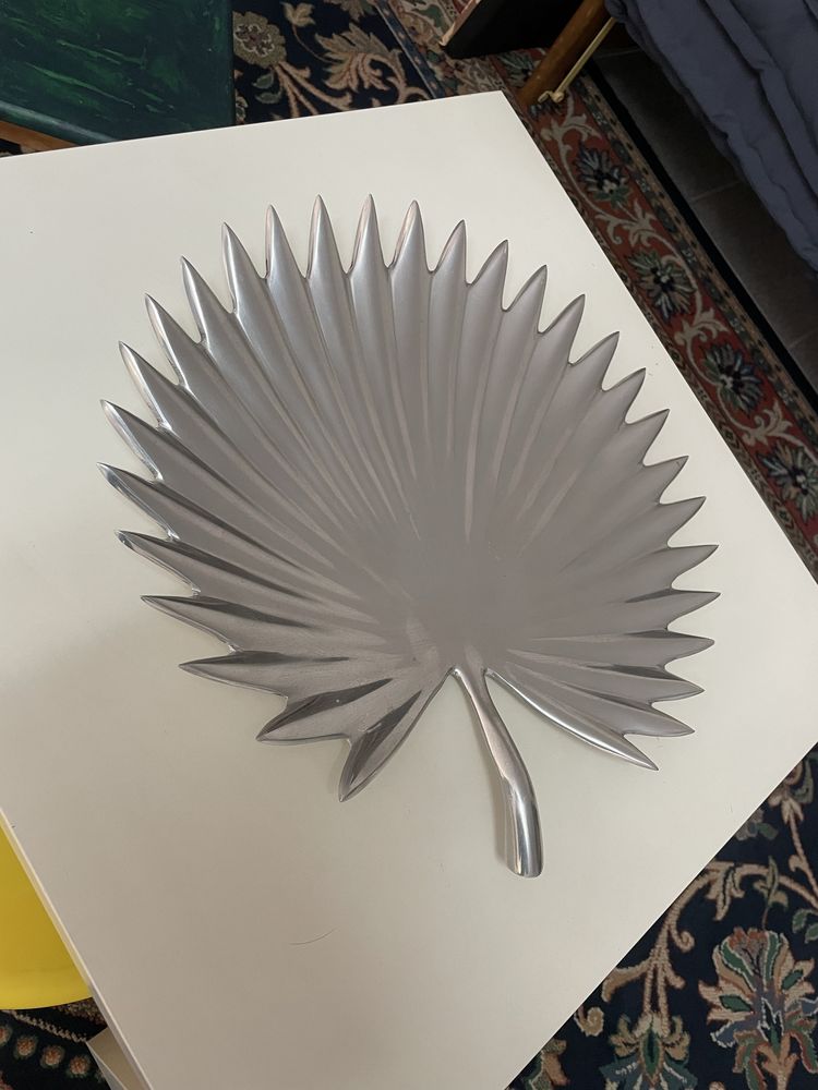Taça de aluminio em forma de folha