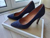 Sapatos de salto alto