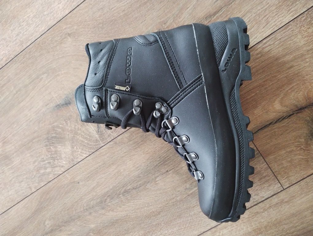 Lowa Mountain boot GTX 37
