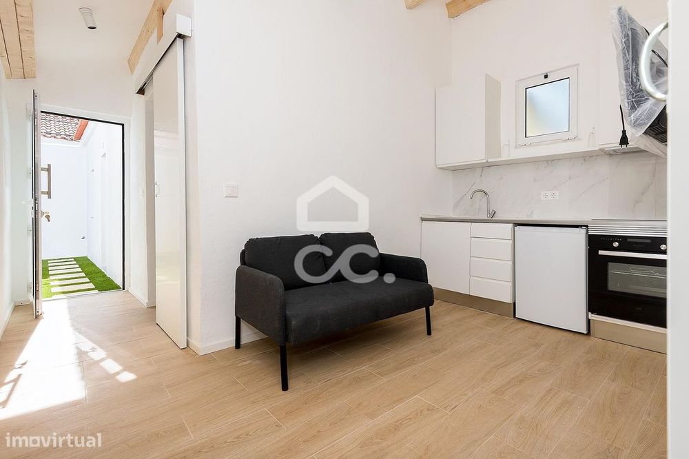 Páteo com 4 frações totalmente renovadas | Bº Sra. da Glória (Évora)