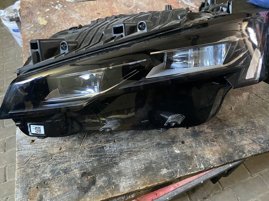 Lampa  Peugeot 308 t10 kompletna idealna matrix lampy