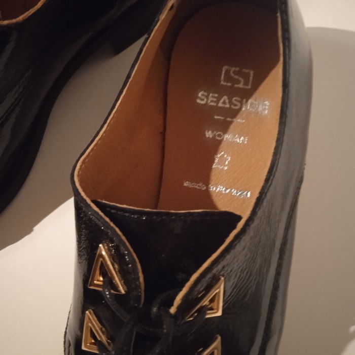 Sapatos pretos-Mulher