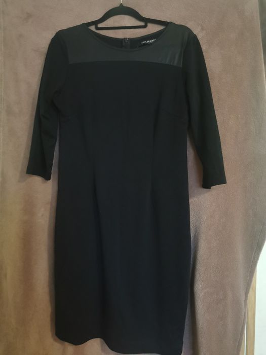 Sukienka z suwakiem czarna