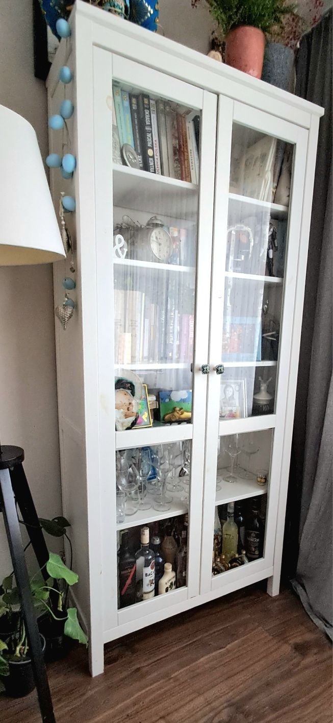 Witryna przeszklona IKEA Hemnes biala