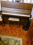Piano com pouco uso
