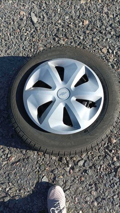 Зимние шины Nokian RS2 195/65 R15 — с дисками + колпаки