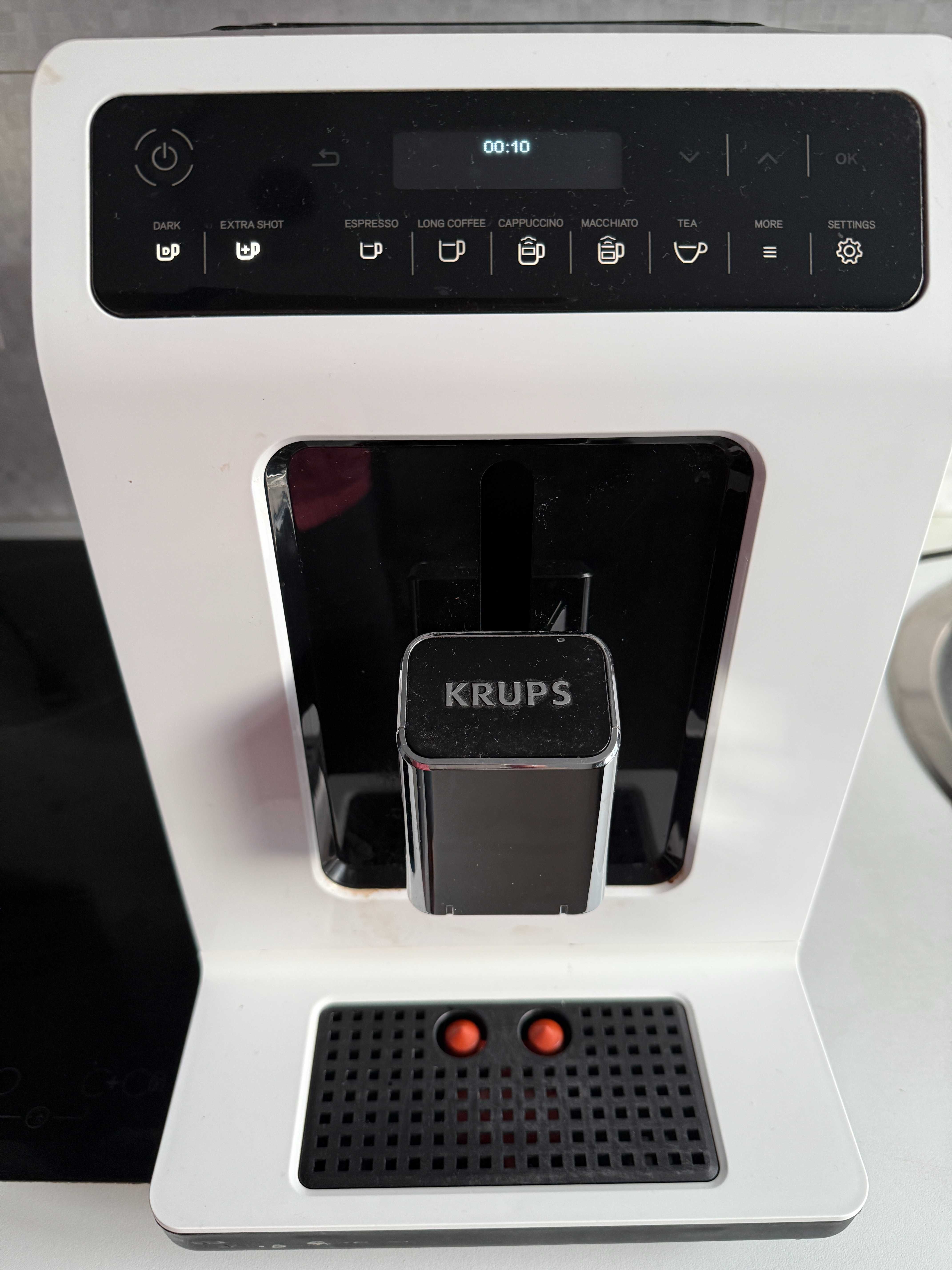 ekspres ciśnieniowy automatyczny do kawy krups EA890110 biało-czarny