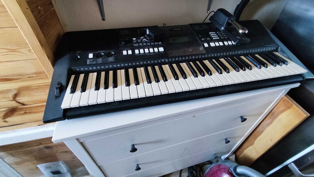 Yamaha PSR-E423 + Stojak + Pedał