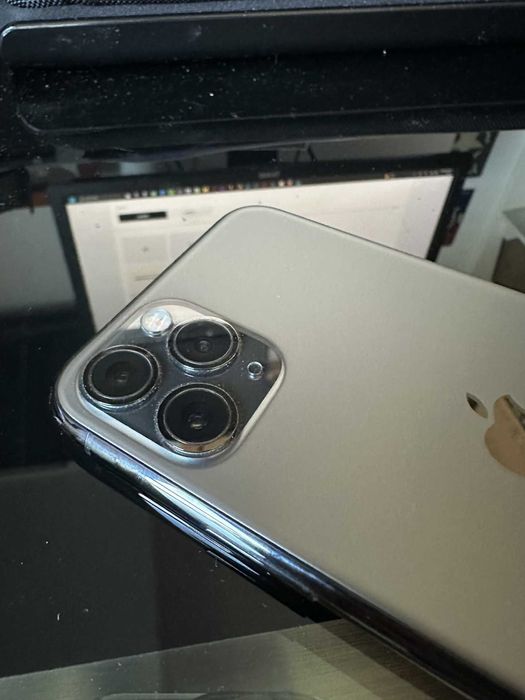 iPhone 11 Pro (256 Gb) c/capa e película de gel