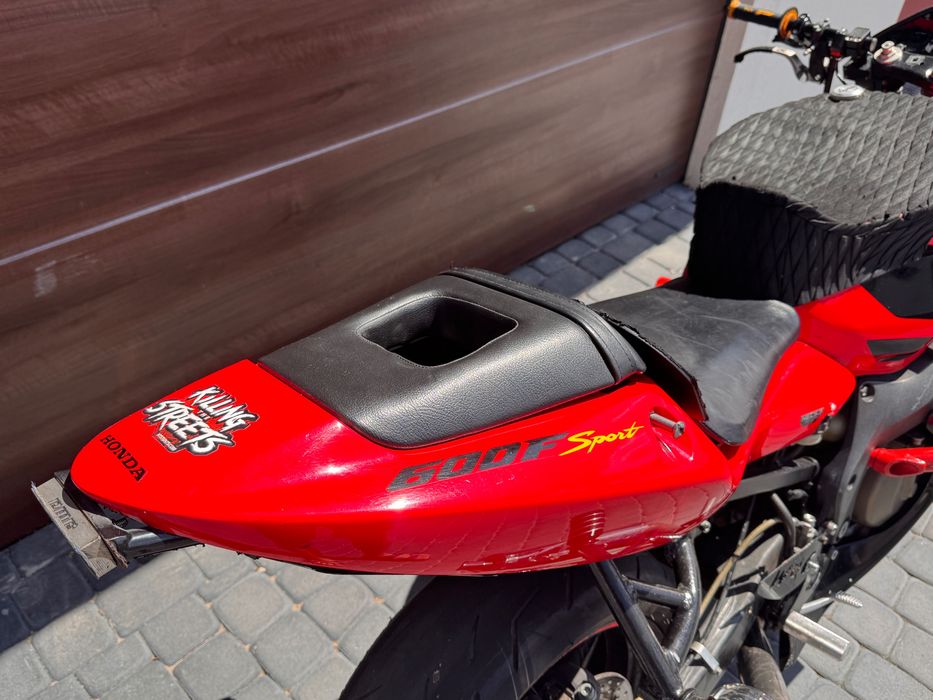 Honda CBR 600 F4i stunt