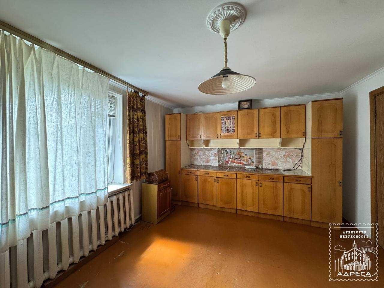 Продається двоповерховий будинок в місті Острог