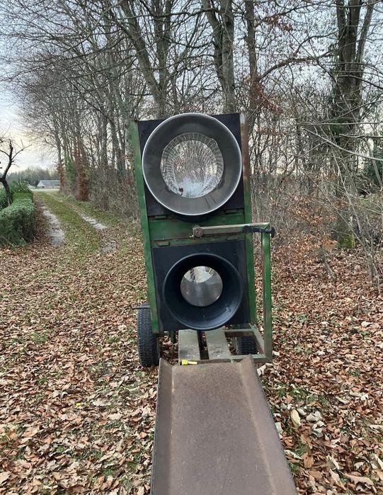 Maszyna do pakowania choinek w siatkę