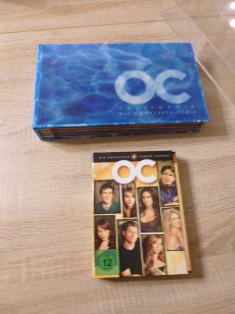 Życie Na Fali [30 DVD] The O.C. Sezony 1-4 [Komplet] - edycja albumowa