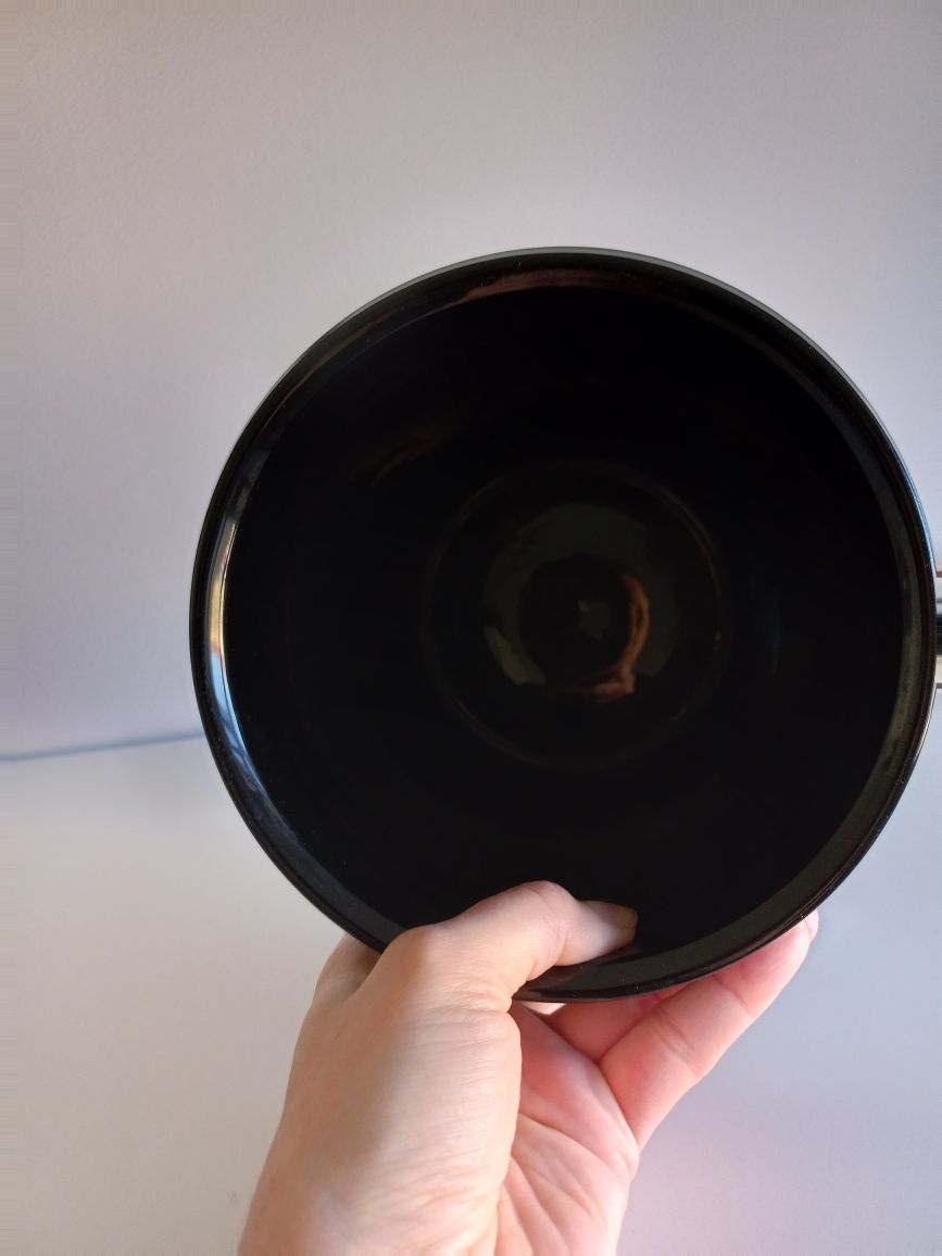 Sprzedam czarną ceramiczną osłonkę na doniczkę.