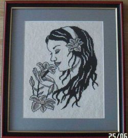 Haft krzyżykowy - Kobieta z kwiatem