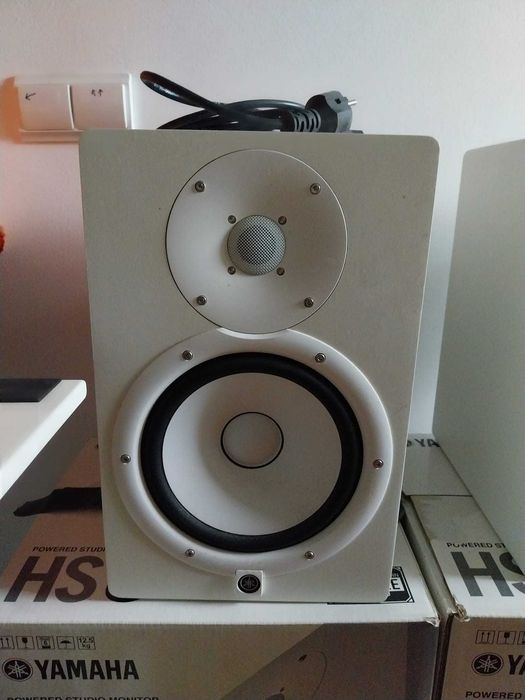 Monitores de Estúdio Yamaha HS8 + Suportes Millenium BS-500