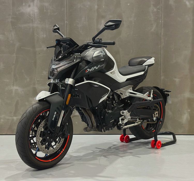 CF Moto 800NK
