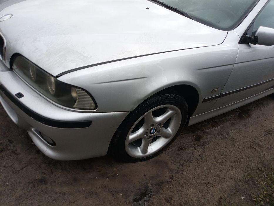 Bmw e39 lewy blotnik titansilber metallic