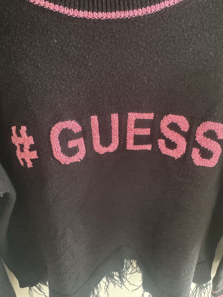 Sweter guess S z rozowym napisem i piorami