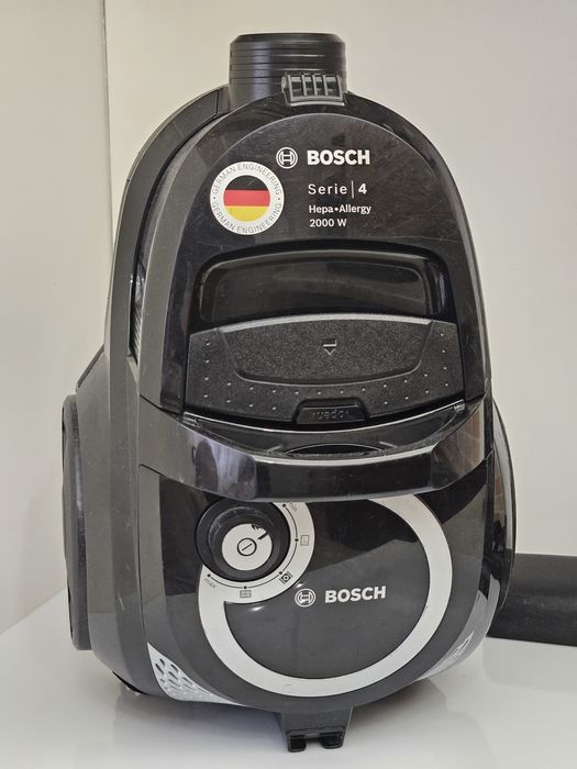 Пилосос BOSCH Series 4 на 2000Вт контейнерний/безмішковий