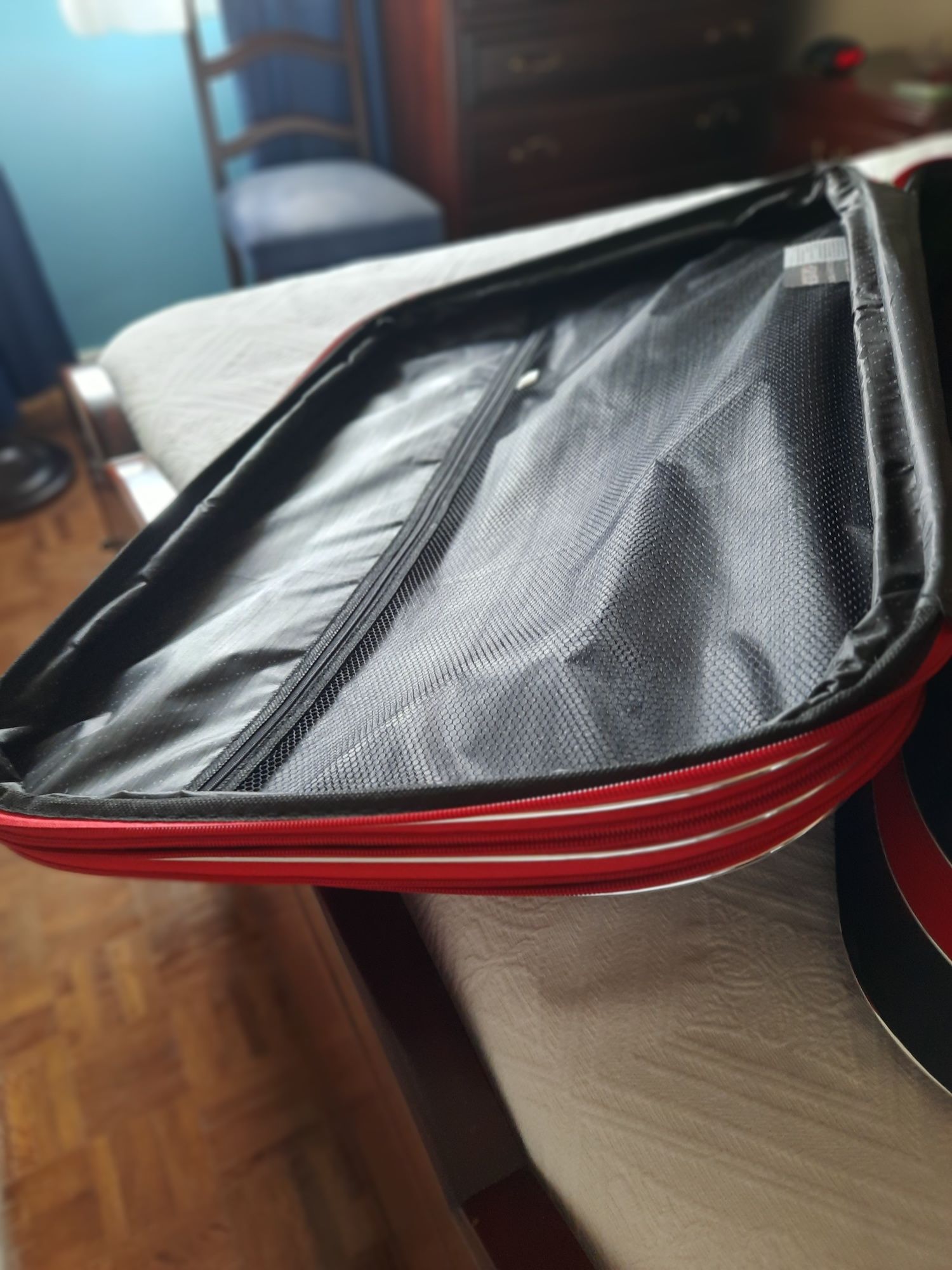 Mala de viagem de porão como nova