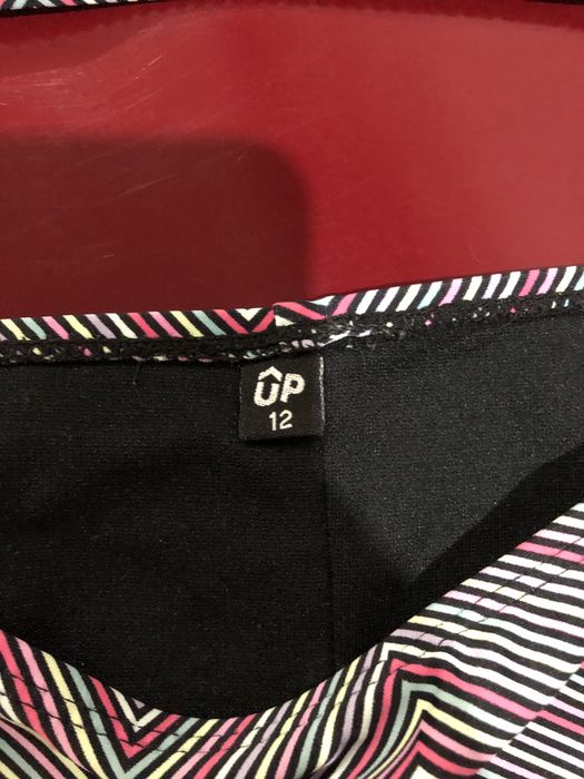 Biquíni up com folhos e alças assimétricas