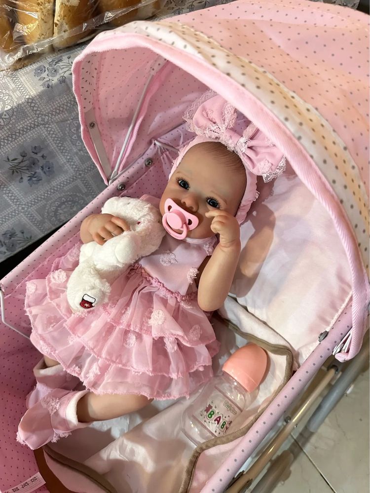Boneca bebe reborn com corpo em vinil