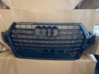 Решетка радиатора RS  Audi Q7  2016 2017 2018 2019 2020 4M0853651HRN4