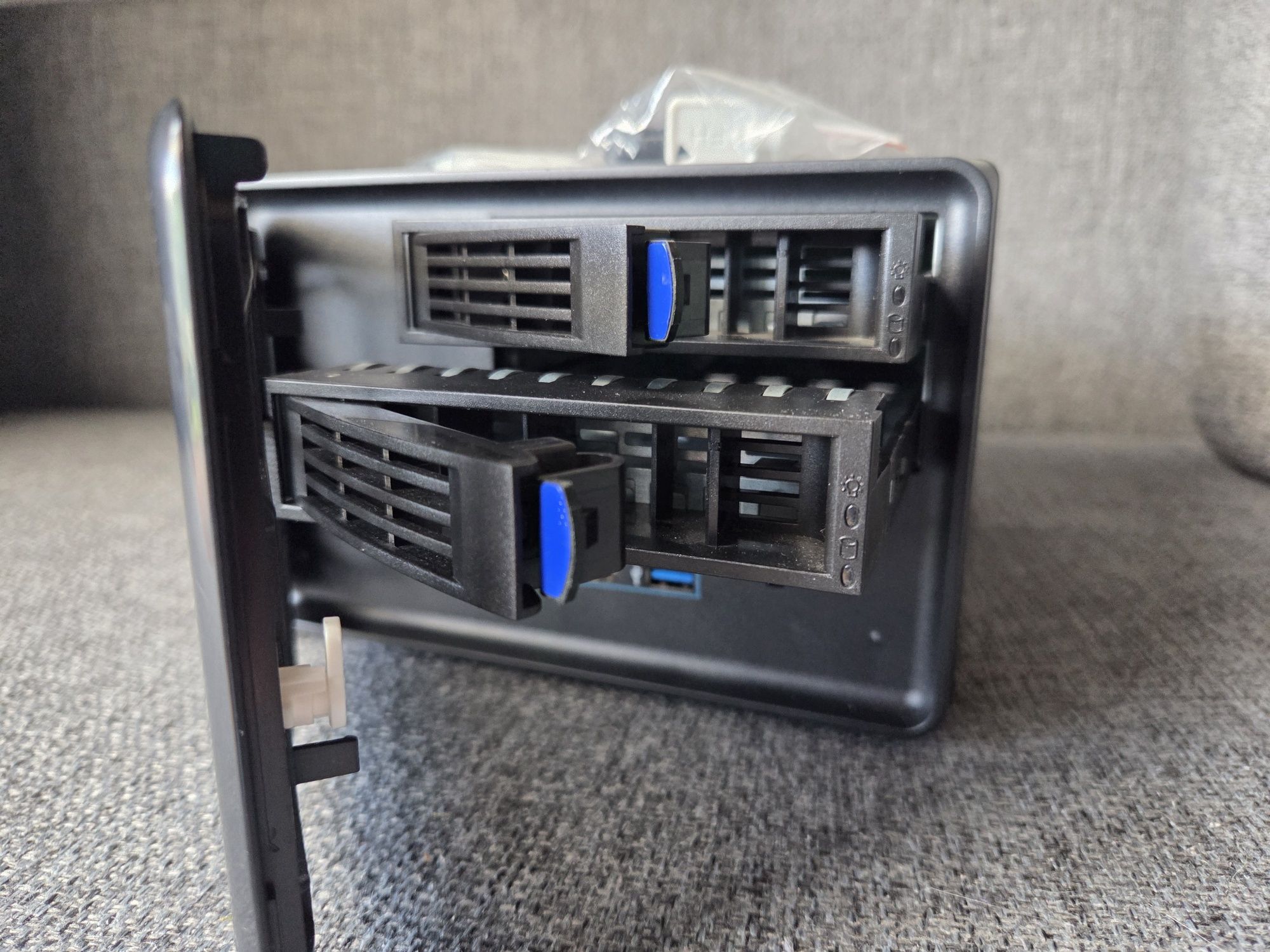 Obudowa Nas Inter-Tech SC-2100 black mITX
SC-2100 2HDD ITX
domowy NAS