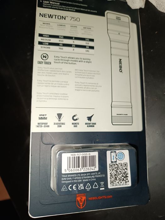 Latarka Nebo Newton 750 lumenów prezent