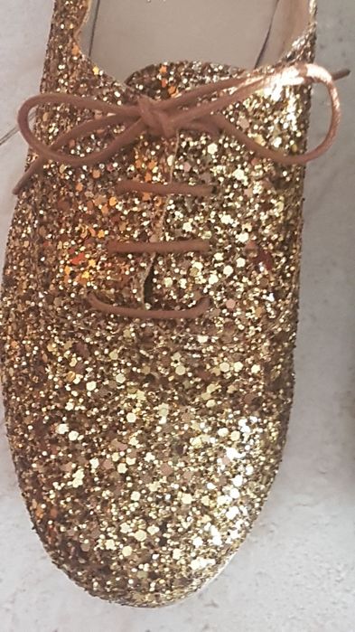 Sapatos dourados Bety London