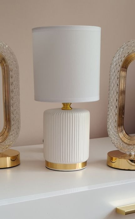 Lampka nocna stołowa, stojąca do sypialni salonu Glamour biało złota