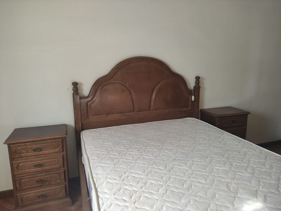 Mobília quarto casal em madeira de castanho