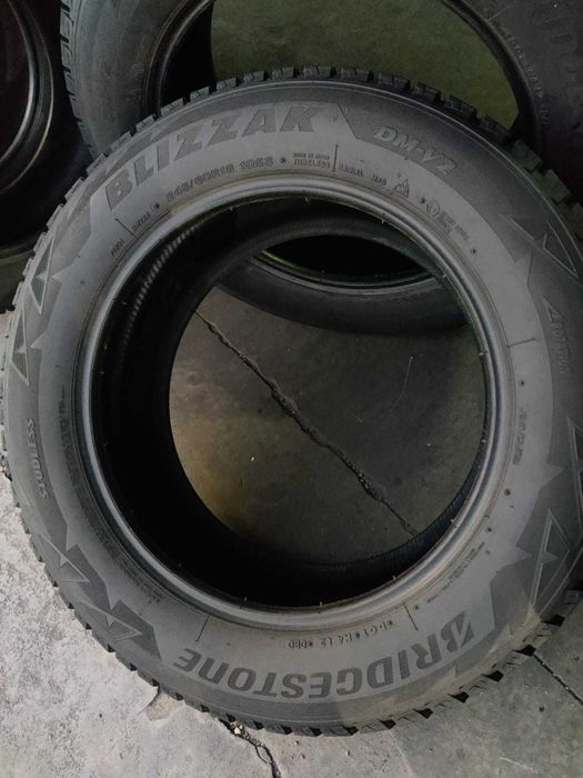 R18 245 60 шини зимові Bridgestone Blizzak DM-V2 японські липучки