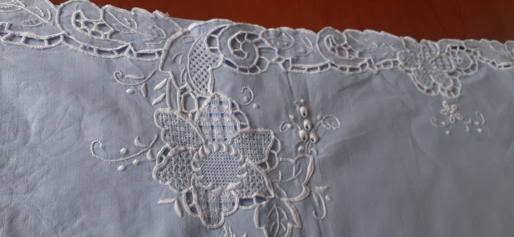 Belo conjunto Cama Bordados Manuais